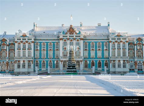 Catherine Palace in Tsarskoye Selo in the winter and a Christmas tree Stock Photo: 168925433 - Alamy