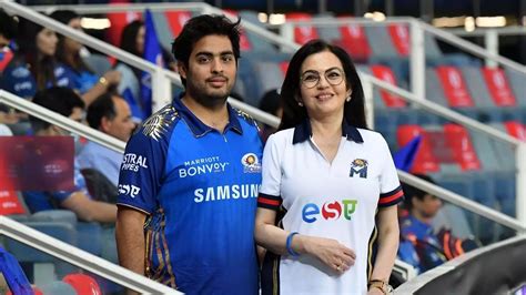 Watch: Mumbai Indians owner Nita Ambani motivates players after 4th ...