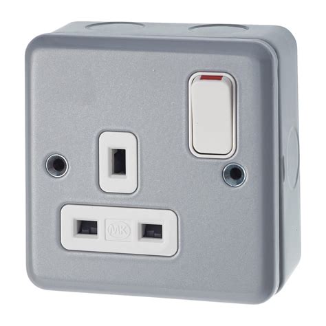 MK 13A 1 Gang Double Pole Metalclad Switched Socket - Grey ...