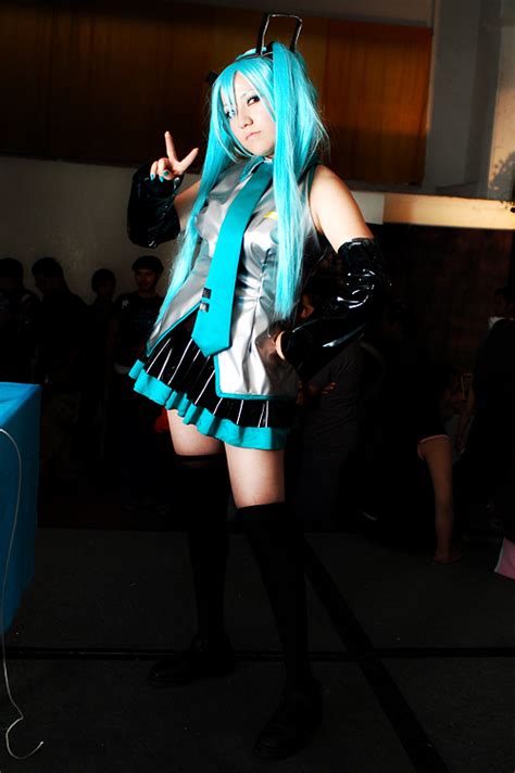 Hatsune Miku Cosplay by Makiiiii on DeviantArt