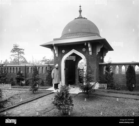 Shah jehan mosque Black and White Stock Photos & Images - Alamy
