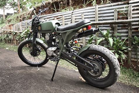 Honda CB125 Custom - FaveThing.com