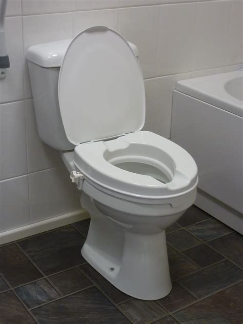 Raised Toilet Seat's With Lid - Townfield Mobility