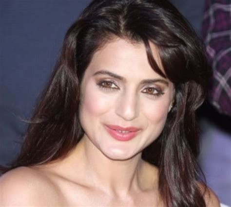 Ameesha Patel Wiki Height, Age, Boyfriend, Husband, Family, Biography - WikiBio