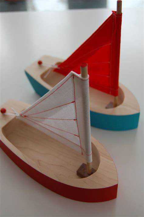 Wooden Toy Sailboat - Etsy | Spielzeug, Holzspielzeug, Selbstgemachtes spielzeug