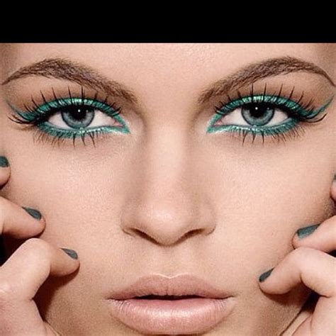 Teal eyeliner | Maquillaje ojos verdes, Tendencias de maquillaje, Maquillaje de belleza