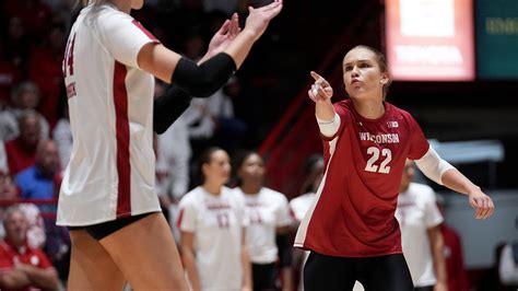 Wisconsin Badgers volleyball team's match vs Minnesota sets TV record