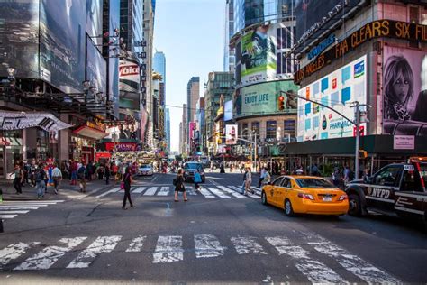 42nd Street Near Times Square New York Editorial Image - Image of 42nd ...