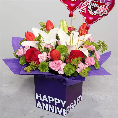 Online Anniversary Flower Arrangement with Balloon Gift Delivery in UAE - Ferns N Petals