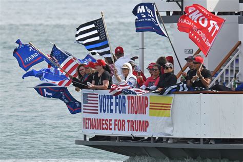 Photos: Trump boat parade motors across San Francisco Bay