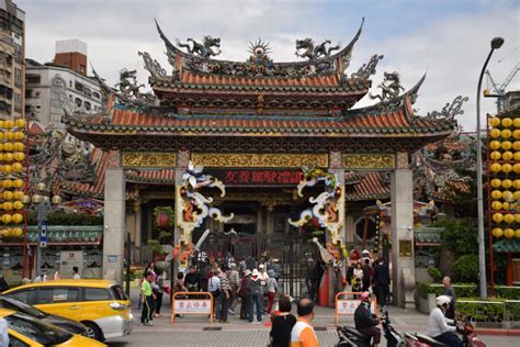 The Most Beautiful Temples in Taipei Goddess Of Mercy, Formosa, Guanyin, Travel Info, Ancient ...