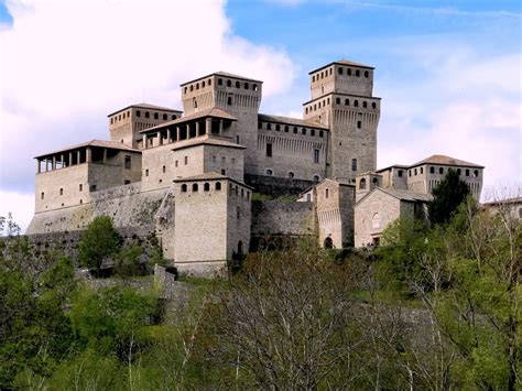 Castle of Torrechiara, Parma, Italy (with Map & Photos)