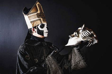 Papa Emeritus III With nameless ghoul mask. | Dioses, Artistas, Papa