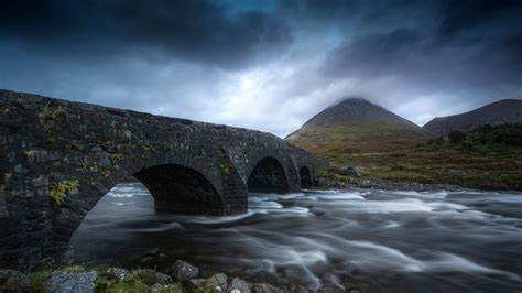 Bing HD Wallpaper Oct. 27, 2023: Sligachan Old Bridge, Isle of Skye ...