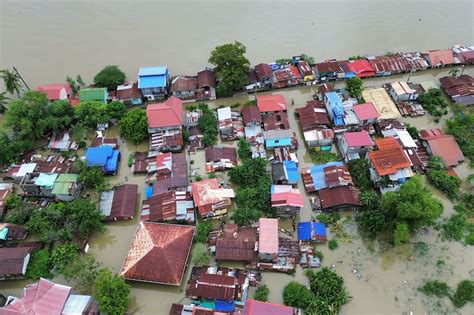 Gov't officials tackle floods in Pampanga, Bulacan | ABS-CBN News