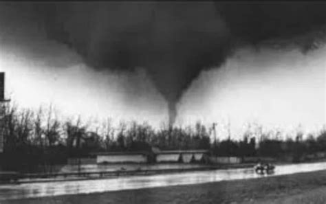 The 1925 "Tri-State" Tornado across the Midwest The deadliest tornado ...