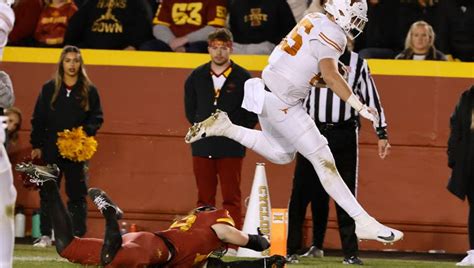 No. 7 Texas stays alone atop Big 12 after pulling away from Iowa State ...