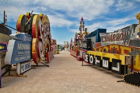 Old Signs Las Vegas / Old Abandoned Neon Casino Signs, Las Vegas ...