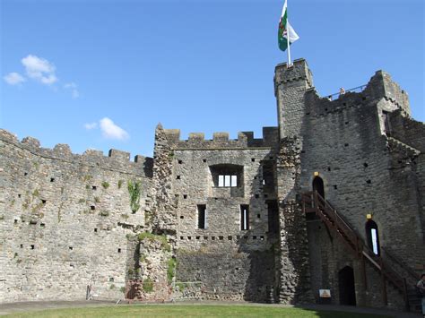 File:Interior of Cardiff Castle keep.jpg - Wikimedia Commons