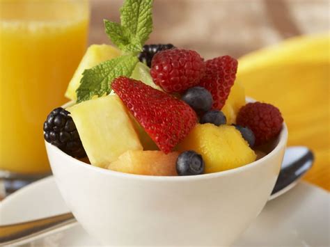 Mixed fruit bowl with mint Recipe | EatSmarter