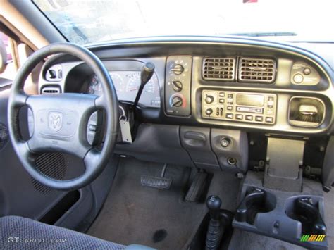 1999 Dodge Ram 1500 SLT Extended Cab 4x4 Dashboard Photos | GTCarLot.com