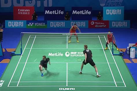 Badminton Match Turns Bad [VIDEO]