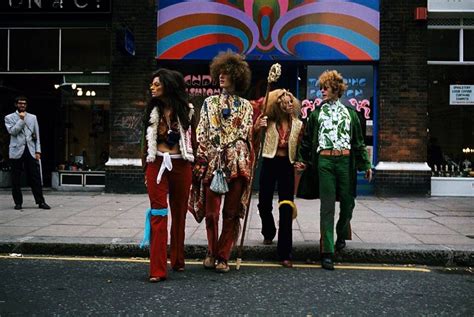 Amazing Color Photographs Capture Psychedelic Hippie Fashion in London in 1967 | Vintage News Daily