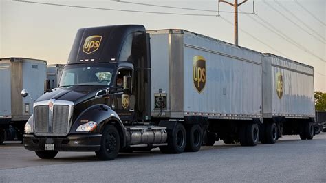 UPS to hire 300 CDL drivers in Chicagoland