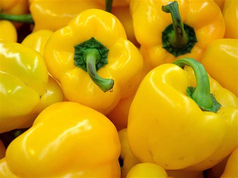 Yellow Bell Pepper Wallpaper - iPhone, Android & Desktop Backgrounds