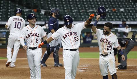 Astros off to fast start on season, bash Mariners on opening day