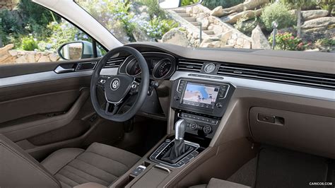 2015 Volkswagen Passat - Interior | Caricos