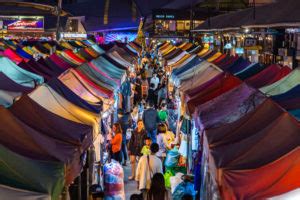 8 of the Best Night Markets in Bangkok | Ladies What Travel