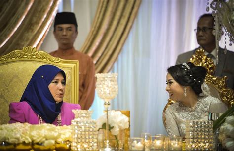 The wedding reception of Tengku Uzzaam Uzairi and Zara Jane Tan ...