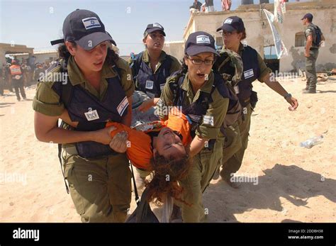 NO FILM, NO VIDEO, NO TV, NO DOCUMENTARY - Female Israeli soldiers ...