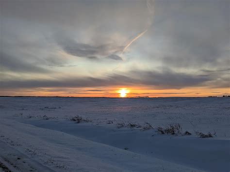 Cold Alberta prairie sunset [4032X3024][OC] : winterporn