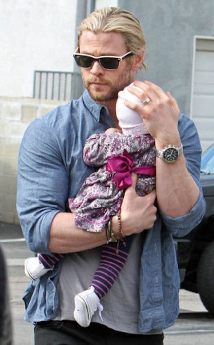 Chris Hemsworth Cradles Daughter India Rose During Family Lunch Date | E! News