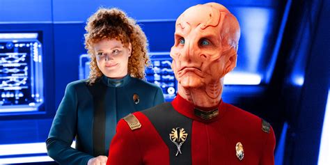 Star Trek Points Out What’s Off About Discovery’s Starfleet Uniforms