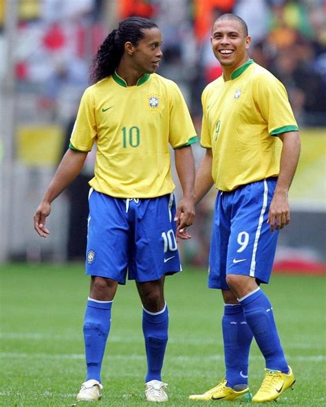 Ronaldinho Gaúcho e Ronaldo Fenômeno | Brazil football team, Ronaldo ...