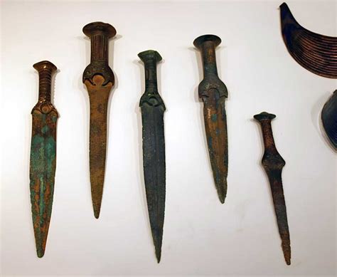 Edged Weapons: Their Types and History - Malevus