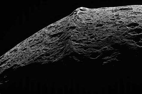 A mountain range on Saturn’s moon Iapetus may be a former ring | New Scientist