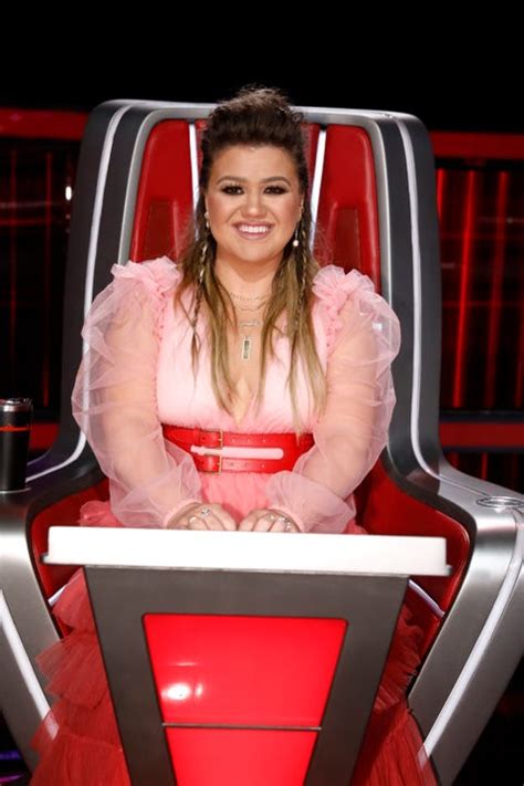 Kelly Clarkson's Best Outfits on 'The Voice'