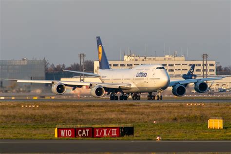 Lufthansa Boeing 747-8 Declares Emergency & Diverts To Boston