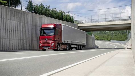 New Mercedes Actros Ditches Conventional Mirrors For Cameras