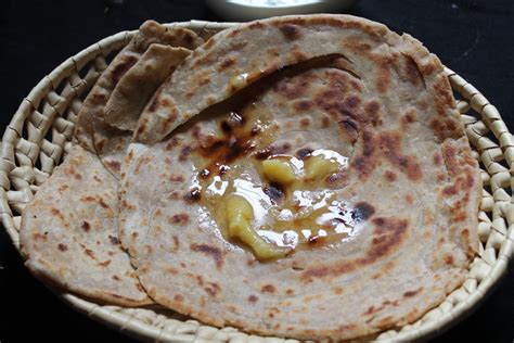 Ghee Paratha Recipe / How to Make Plain Paratha / Paratha Recipe - Yummy Tummy