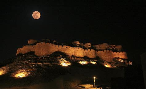 Rajput's Of INDIA on Twitter: "Sonargarh' Jaisalmer Fort at Night with Full Moon."