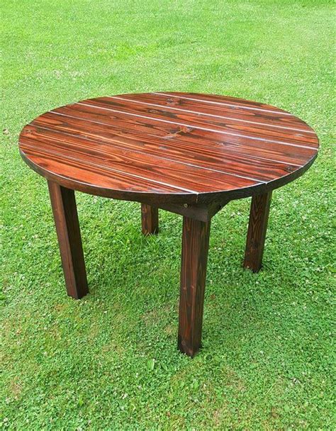 Round Top Pallet Dining Table for Garden | 101 Pallets
