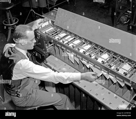 Punch card machine hi-res stock photography and images - Alamy