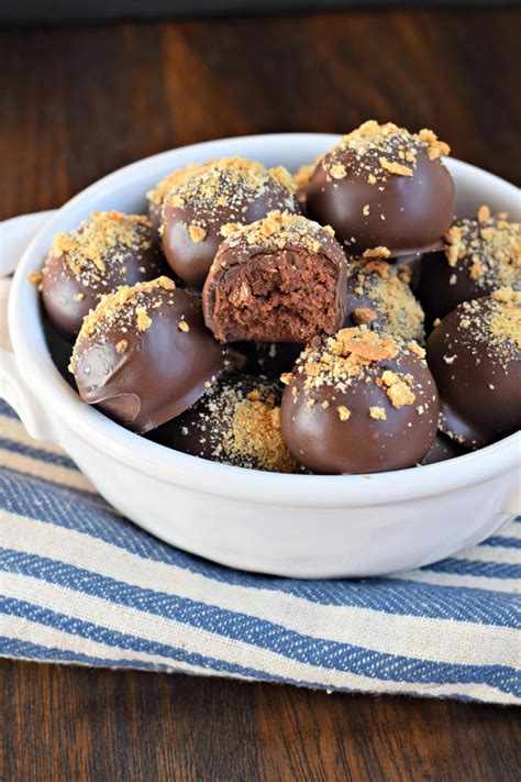 Easy Chocolate Truffles - Food Fanatic