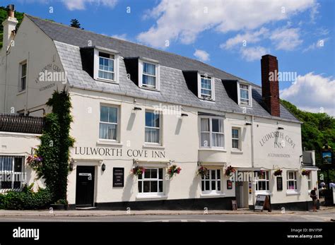 Lulworth Cove Inn, Lulworth Cove, Dorset, England Stock Photo - Alamy