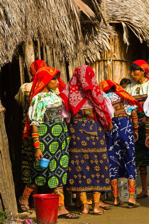 Kuna Indian women in native costume (with mola embrodery blouse) fetching water in the village ...